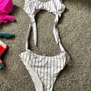 Zaful Black and White Grid One-Piece Swimsuit